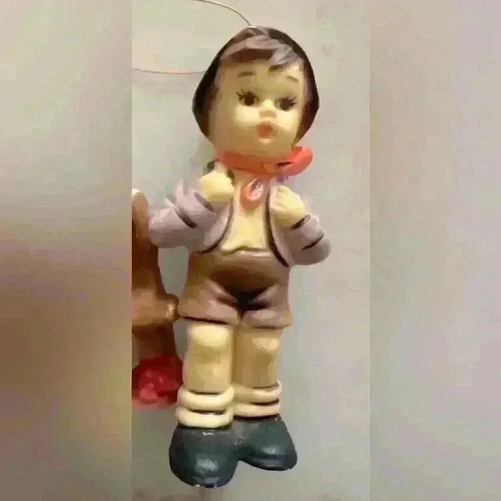 Four Vintage Hummel Style plastic Ornaments made in Hong Kong Good Condition - Picture 5 of 10